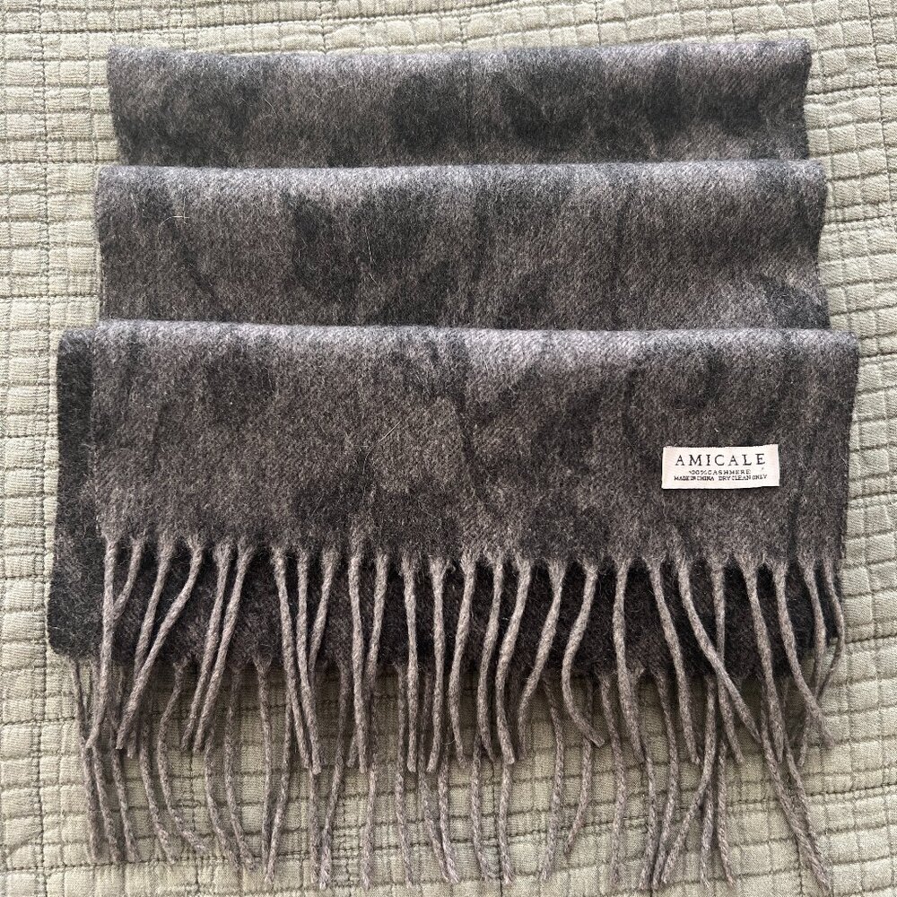 AMICALE Cashmere Scarf - Gray Pattern - EUC